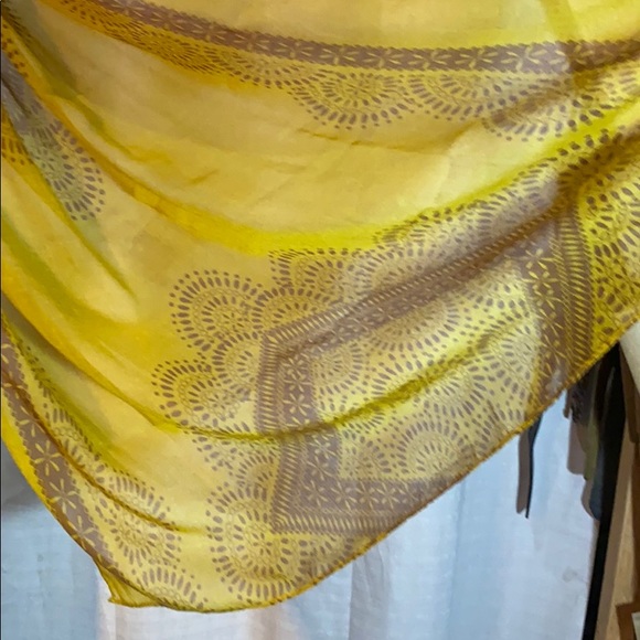 Scarf / Wrap - Picture 5 of 6